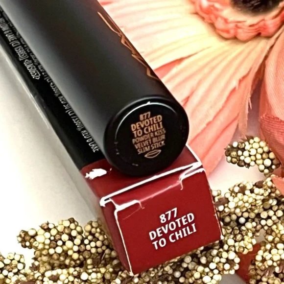 MAC Powder Kiss Velvet Blur Slim Stick Lipstick DEVOTED TO CHILI 877 NEW IN BOX - Picture 5 of 5
